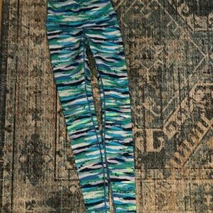 Lululemon pants size 4 excellent condition